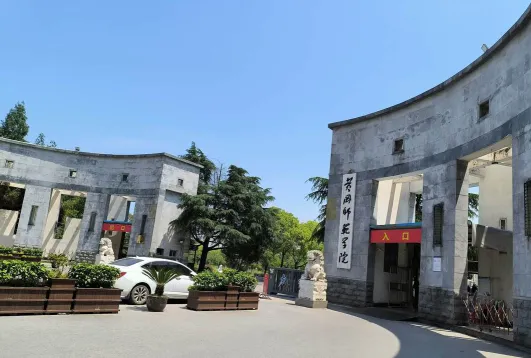黄冈大学